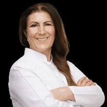 Uzm. Dr. Sibel Pınar — Göz Hastalıkları, İstanbul. Portre fotoğrafı.