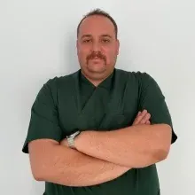 Dt. Furkan Özkurt — Diş Hekimi, Gümüşhane. Portre fotoğrafı.