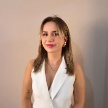 Psk. İrem Güçlü — Psikoloji. Portre fotoğrafı.