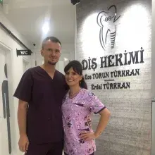 Dt. Ece Torun Türkkan — Diş Hekimi, İstanbul. Portre fotoğrafı.
