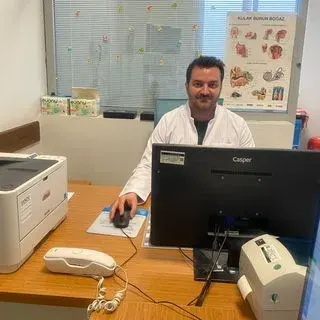 Op. Dr. Halit Altunkaynak — Kulak Burun Boğaz, Karacabey, Bursa. Portre fotoğrafı.
