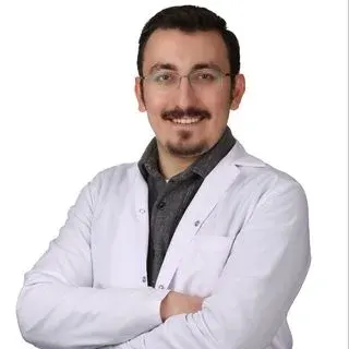 Dt. Yunus Emre Güzil — Diş Hekimi, İzmit, Kocaeli. Portre fotoğrafı.