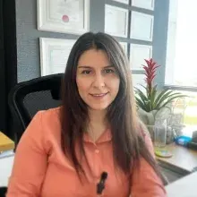Op. Dr. Miray Sekkin Eser — Kadın Hastalıkları Ve Doğum, Ankara. Portre fotoğrafı.
