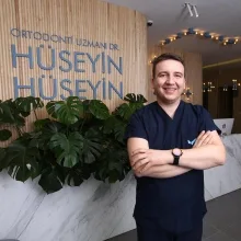 Dr. Dt. Hüseyin Hüseyin — Bursa. Portre fotoğrafı.
