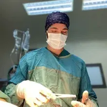 Op. Dr. Süleyman Köken — Plastik Rekonstrüktif Ve Estetik Cerrahi, İzmir. Portre fotoğrafı.