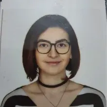 Dt. Aslı Öz — Diş Hekimi, İzmir. Portre fotoğrafı.