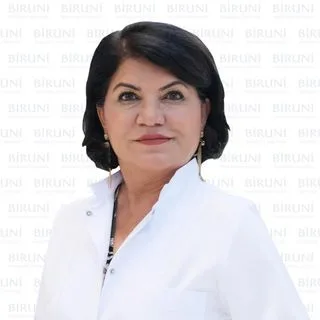 Uzm. Dr. Zübeyde Yüce Algan — İç Hastalıkları, Küçükçekmece, İstanbul. Portre fotoğrafı.