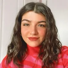 Dyt. Özge Doğan — Diyetisyen. Portre fotoğrafı.