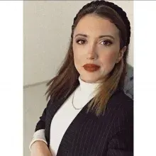 Dyt. Tuğçe Kapıcı — Diyetisyen. Portre fotoğrafı.