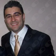 Dt. Coşkun Aktaş — Diş Hekimi, Eskişehir. Portre fotoğrafı.