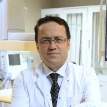 Prof. Dr. Hasan Turhan — Kardiyoloji, İstanbul. Portre fotoğrafı.