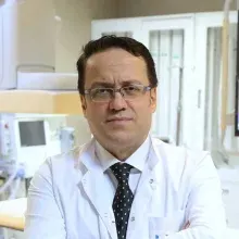 Prof. Dr. Hasan Turhan — Kardiyoloji, İstanbul. Portre fotoğrafı.