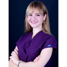 Dt. Hamide Yılmaz — Diş Hekimi, Bursa. Portre fotoğrafı.