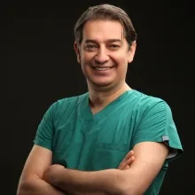 Doç. Dr. Mehmet Yariş — Üroloji, Diyarbakır. Portre fotoğrafı.