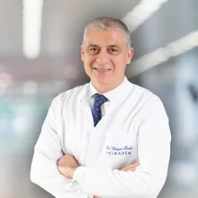 Op. Dr. Başar Önal — Kadın Hastalıkları Ve Doğum, Kadıköy, İstanbul. Portre fotoğrafı.