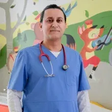 Uzm. Dr. Bülent Samlı — Çocuk Sağlığı Ve Hastalıkları, Adana. Portre fotoğrafı.