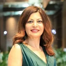 Prof. Dr. Pelin Doğa Üstüner — Dermatoloji, İstanbul. Portre fotoğrafı.