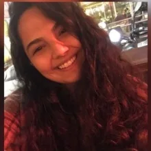 Dt. Ayşe Dilbeste Say — Diş Hekimi, Eskişehir. Portre fotoğrafı.