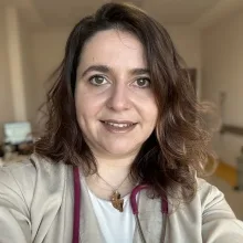 Uzm. Dr. Ahsen Akay — Çocuk Sağlığı Ve Hastalıkları. Portre fotoğrafı.