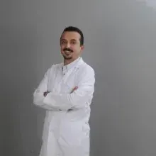 Op. Dr. Önder Turgut Bozkurt — Kalp Ve Damar Cerrahisi, Çiğli, İzmir. Portre fotoğrafı.