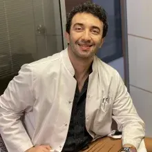 Doç. Dr. Cesur Samancı — İstanbul. Portre fotoğrafı.