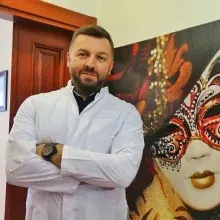 Dr. Ufuk Alatekin — Pratisyen, İstanbul. Portre fotoğrafı.