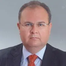 Prof. Dr. Yaşar Çokkeser — Kulak Burun Boğaz, Bakırköy, İstanbul. Portre fotoğrafı.