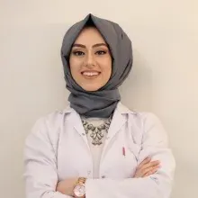 Uzm. Dyt. Sena Tiritoğlu — Diyetisyen, İstanbul. Portre fotoğrafı.