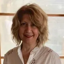 Prof. Dr. Mürvet Hayran — Anatomi, İzmir. Portre fotoğrafı.