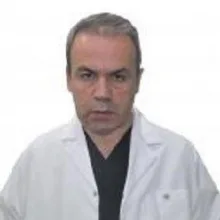 Prof. Dr. İzzet Tandoğan — Kardiyoloji, İskenderun, Hatay. Portre fotoğrafı.