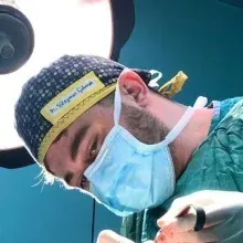Op. Dr. Süleyman Çakmak — Plastik Rekonstrüktif Ve Estetik Cerrahi, İzmir. Portre fotoğrafı.