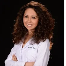 Dr. Dt. Ebru Keleş Gülbahçe — İzmir. Portre fotoğrafı.