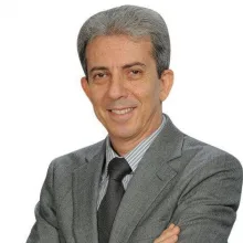 Prof. Dr. Bülent Oktay — Üroloji, Osmangazi, Bursa. Portre fotoğrafı.