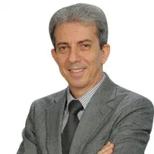 Prof. Dr. Bülent Oktay — Üroloji, Osmangazi, Bursa. Portre fotoğrafı.