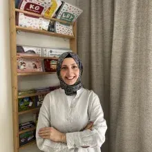 Dkt. Hafize Deveci — Dil ve Konuşma Terapisi, Bursa. Portre fotoğrafı.
