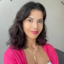 Dyt. Özlem Özyurt — Diyetisyen, Uşak. Portre fotoğrafı.