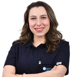 Dr. Dt. Özge Elif Taşçi — Ümraniye, İstanbul. Portre fotoğrafı.