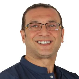 Dt. Özgür Şekercioğlu — Diş Hekimi, Gebze, Kocaeli. Portre fotoğrafı.