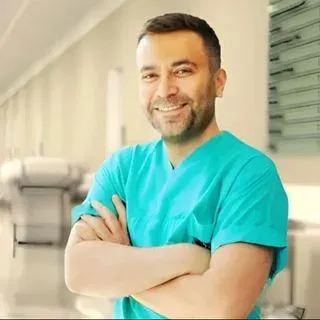 Uzm. Dr. Güneş Tekten — Genel Cerrahi, İstanbul. Portre fotoğrafı.