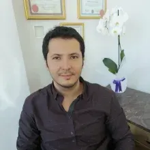 Op. Dr. Abdurrahman Onur Tüylü — Kulak Burun Boğaz, İstanbul. Portre fotoğrafı.