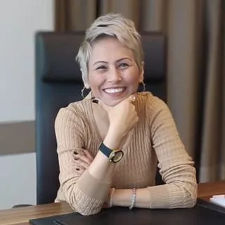 Uzm. Dr. Ebru Öztepe Yavaşcı — Psikiyatri, Bursa. Portre fotoğrafı.