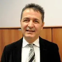Prof. Dr. Ömer Özbudak — Göğüs Hastalıkları, Antalya. Portre fotoğrafı.
