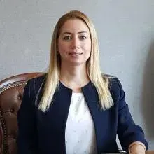 Uzm. Dr. Ayşe Yılmaz — Nöroloji, Ankara. Portre fotoğrafı.