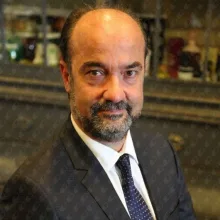 Prof. Dr. Ersin Erdoğan — Beyin Ve Sinir Cerrahisi, Ankara. Portre fotoğrafı.