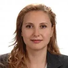 Kl. Psk. Dr. Ece Tınmazoğlu — Psikoloji, İstanbul. Portre fotoğrafı.