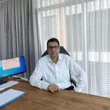Uzm. Dr. Hulusi Levent — Kadın Hastalıkları Ve Doğum, İstanbul. Portre fotoğrafı.