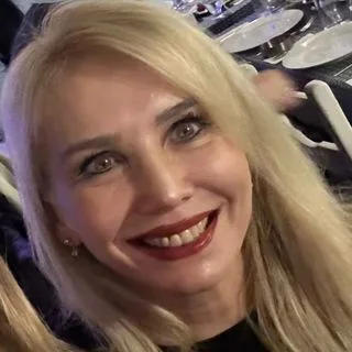 Prof. Dr. Aynur Uğur Bilgin — Hematoloji. Portre fotoğrafı.