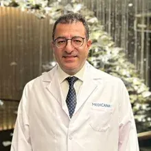 Dr. Dt. İlhan Metin Dağsuyu — Ortodonti, Şişli, İstanbul. Portre fotoğrafı.