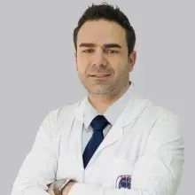 Op. Dr. Ahmet Aşçıoğlu — Plastik Rekonstrüktif Ve Estetik Cerrahi, Balçova, İzmir. Portre fotoğrafı.