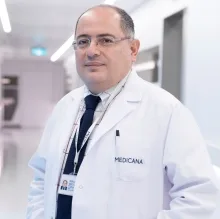 Prof. Dr. Taner Oruğ — Kadıköy, İstanbul. Portre fotoğrafı.